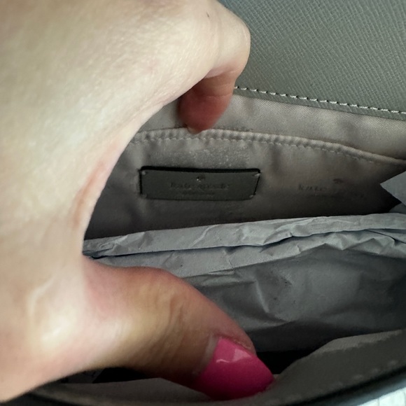 BEAUTIFUL BRAND NEW GREY AND WHITE KATE SPADE CROSS BODY! STRAP INCLUDED! - Picture 16 of 16